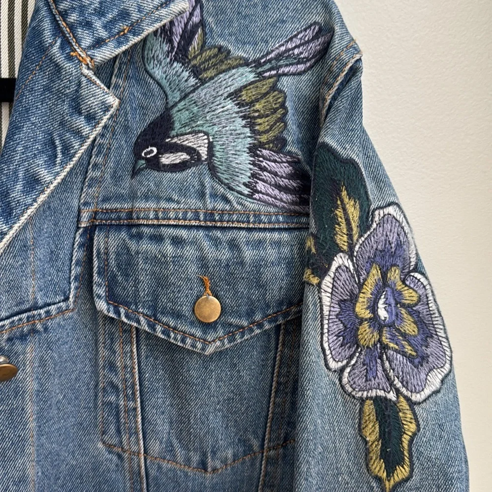 Embroidered floral denim jean jacket. Magnolia South Lizard Thicket. Size small. - Picture 6 of 11